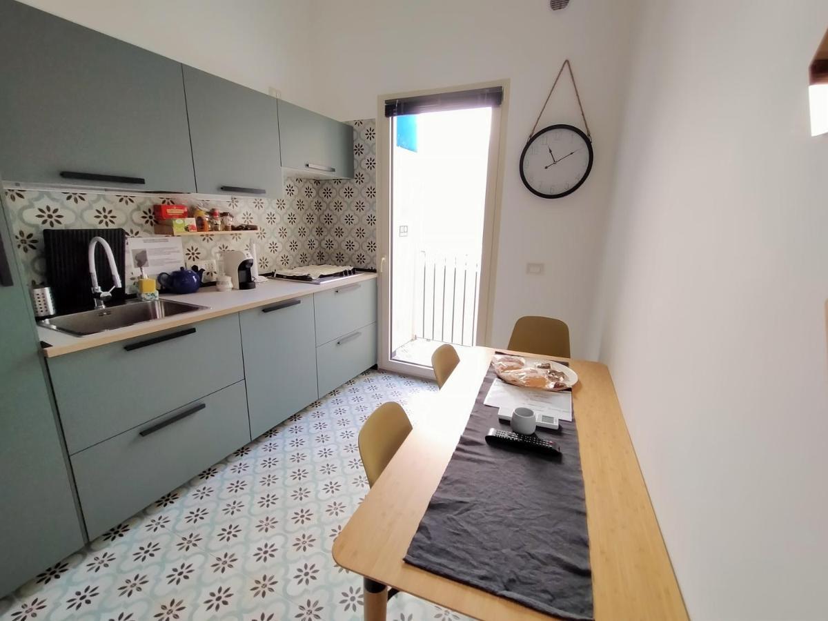 Sonnino Suite Jacuzzi Apartment Bari Exterior photo